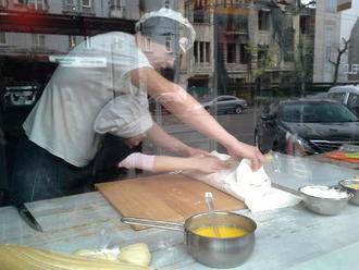 Тимуру — 4. Маша робить пляцку-мацацку )