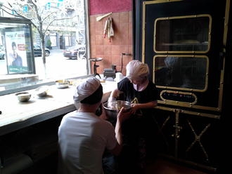 Тимуру — 4. Маша робить пляцку-мацацку )