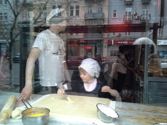 Тимуру — 4. Маша робить пляцку-мацацку )