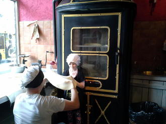 Тимуру — 4. Маша робить пляцку-мацацку )