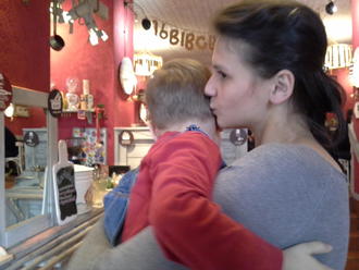 Тимуру — 4. Маша робить пляцку-мацацку )