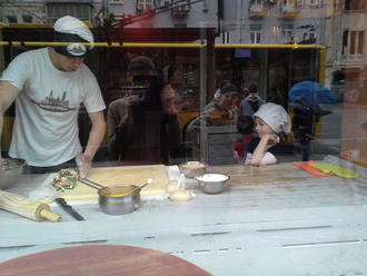 Тимуру — 4. Маша робить пляцку-мацацку )