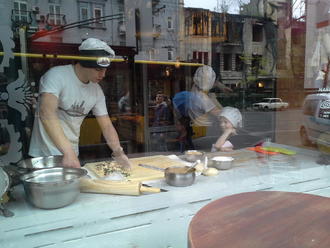 Тимуру — 4. Маша робить пляцку-мацацку )