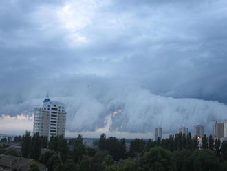 Да и на небе тучи