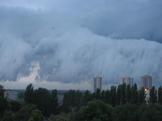 Да и на небе тучи