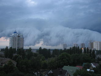 Да и на небе тучи