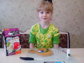 Машка - юный блогер