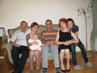 2009-10-10 Семья на ДР мамы