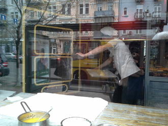 Тимуру — 4. Маша робить пляцку-мацацку )